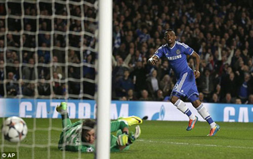 Eto'o sớm mở tỷ số cho Chelsea