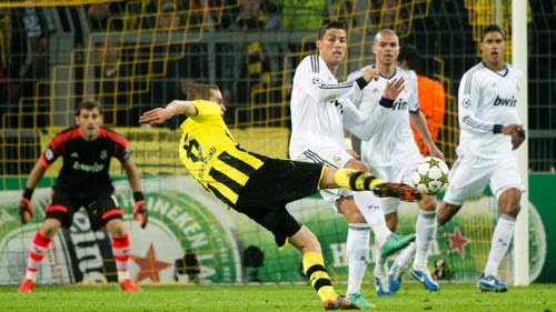 Ronaldo và các đồng đội (áo trắng) có cơ hội trả nợ trước Dortmund