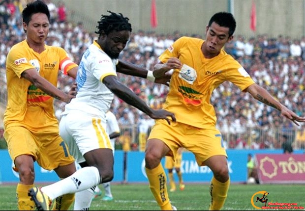 Thanh Hoá (áo vàng) đang có phong độ rất cao