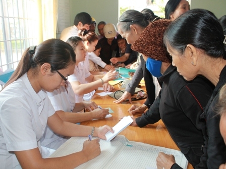 Nhiều người cao tuổi và người nghèo trên địa bàn huyện Cư M'gar đăng ký tham gia Chương trình.