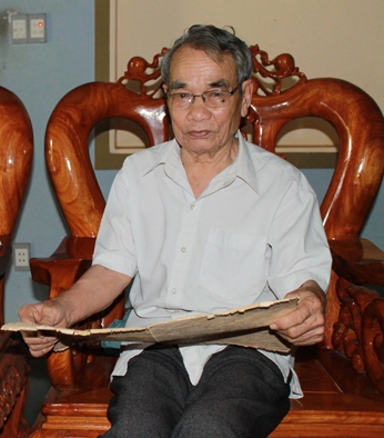 Đã 60 năm trôi qua, ông Nguyễn Quang Bộc vẫn giữ được tờ giấy khen trong Chiến dịch Điện Biên Phủ.