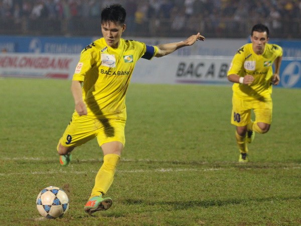 Công Vinh đã lập công giúp Sông Lam Nghệ An san bằng tỷ số