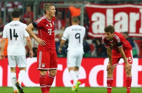 Các cầu thủ Bayern bất lực trong việc tìm kiếm bàn thắng