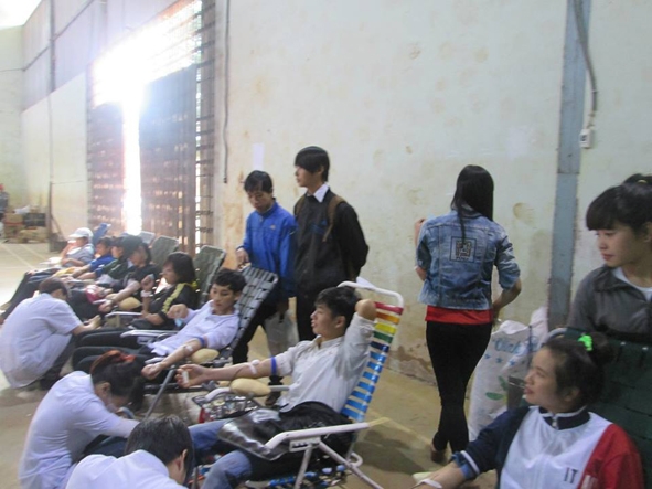    Đoàn viên thanh niên thị xã  Buôn Hồ tham gia hiến máu nhân đạo.