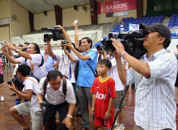 Các phóng viên báo, đài trên địa bàn Dak Lak tác nghiệp tại Hội thao của ngành báo chí khu vực miền Trung và Tây Nguyên.