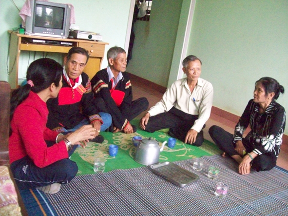 Một buổi trao đổi kinh nghiệm làm kinh tế  của Hội Người cao tuổi xã Ea Kao.