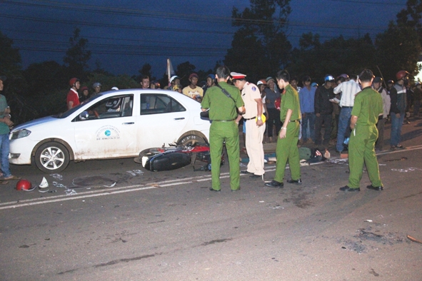 Một vụ tai nạn giao thông nghiêm trọng giữa xe ôtô và môtô