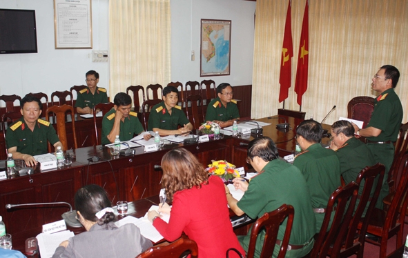 Đoàn Cục Dân vận nắm tình hình qua các nội dung  hoạt động dân vận của Bộ CHQS tỉnh.