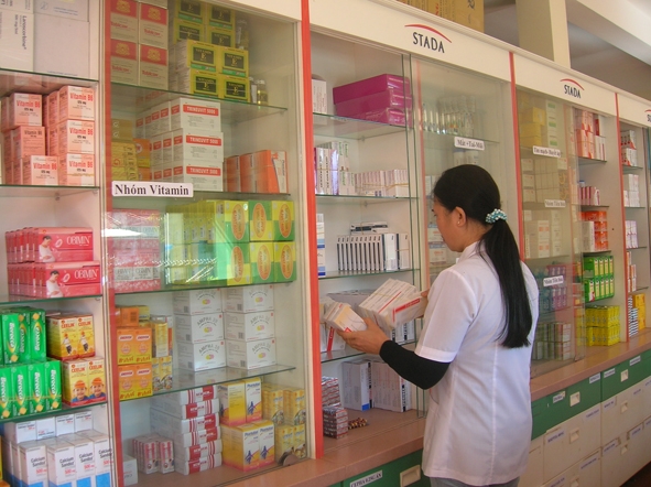Tại cửa hàng thuốc của Công ty cổ phần Dược - Vật tư y tế Dak Lak, thuốc  được sắp xếp theo nhóm tác dụng dược lý, tuân thủ đúng quy định nhà thuốc GPP.