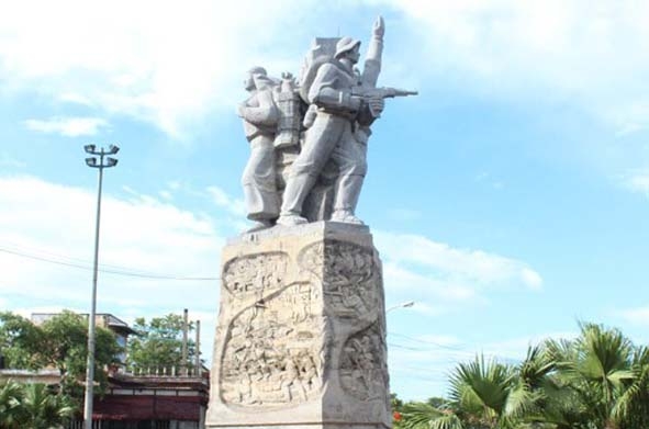   Tượng đài Chiến thắng Khe Sanh tại huyện Hướng Hóa, tỉnh  Quảng Trị.