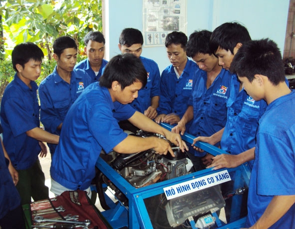 Đào tạo nghề sửa chữa ô tô cho quân nhân sau khi xuất ngũ  tại Trung tâm đào tạo nghề Dak Lak.