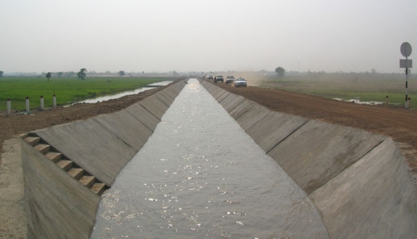 Hệ thống kênh chính Tây của hồ Ea Súp thượng (huyện Ea Súp) được kiên cố hóa giúp nâng cao năng lực tưới của công trình.