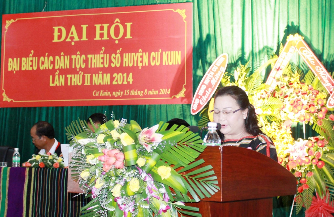 Phó Chủ tịch UBND huyện Cư Kuin H'Bliăk Niê phát biểu khai mạc Đại hội.