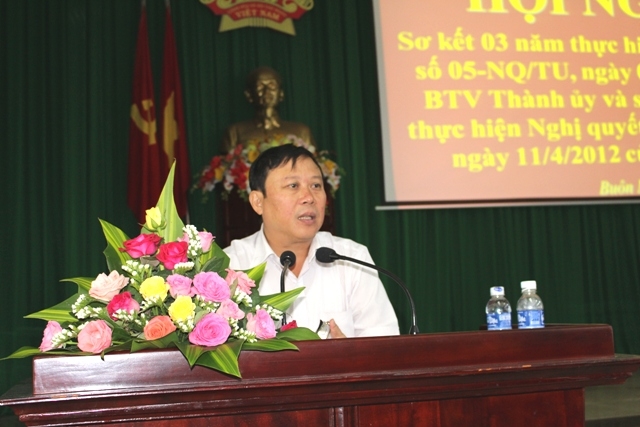 Đồng chí Nguyễn Viết Tượng, Bí thư Thành ủy Buôn Ma Thuột chủ trì Hội nghị.