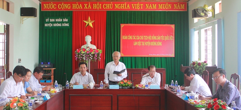 Chủ tịch Hội đồng Dân tộc Quốc hội Ksor Phước phát biểu chỉ đạo tại buổi làm việc với huyện Krông Bông