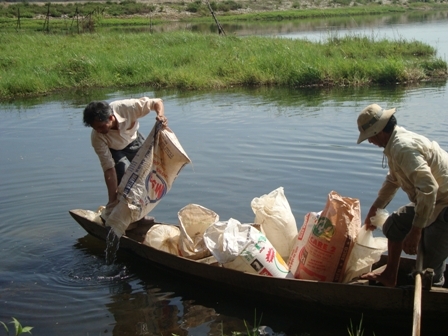 Nông dân huyện Lak thả cá giống, bắt đầu vụ nuôi mới (ảnh minh họa)
