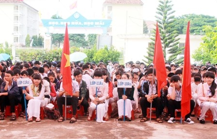 Gần 800 học sinh của nhà trường tham dự Lễ khai giảng năm học mới. 