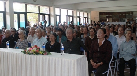 Rất đông người cao tuổi tham dự Hành trình vì sức khỏe người cao tuổi. 