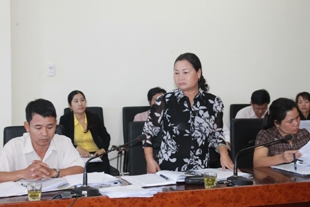 Phó Chủ tịch UBND huyện Cư Kuin giải trình các vấn đề Đoàn giám sát yêu cầu