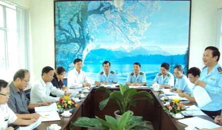 Phó Cục Hải quan tỉnh Lê Văn Nhuận báo cáo kết quả CCHC tại đơn vị.
