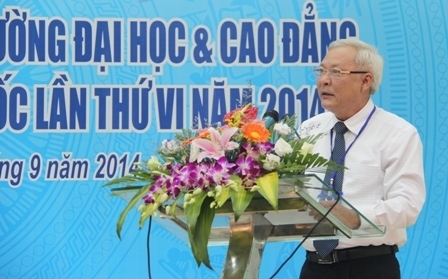 Tiến sĩ Nguyễn Tấn Vui, Hiệu trưởng Trường Đại học Tây Nguyên phát biểu khai mạc Hội nghị