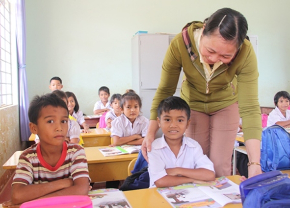Học sinh Trường Tiểu học N’Trang Lơng (xã Ea Tiêu, huyện Cư Kuin) đang rèn khả năng tiếng Việt