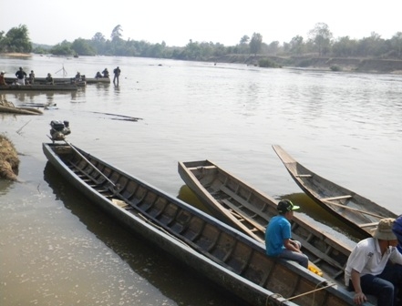 Dọc bờ sông Sê rê pô k, đoạn qua Khu du lịch Buôn Đôn sẽ được kè bằng...