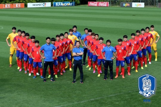 U19 Hàn Quốc chỉ giữ lại 8 cầu thủ từng thi đấu tại vòng loại cách đây gần 1 năm. Với những ngôi sao trong đội hình, họ sẽ gây nhiều khó khăn cho các đối thủ trong bảng đấu
