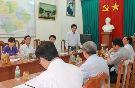 Phó Trưởng Ban Tuyên giáo Tỉnh ủy Trần Đình Quế phát biểu tại buổi làm việc. 
