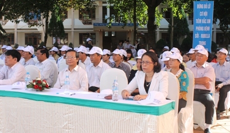 Các đại biểu tham dự lễ phát động. 