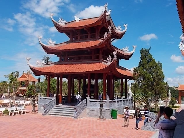 Tháp để trống của Thiền viện.