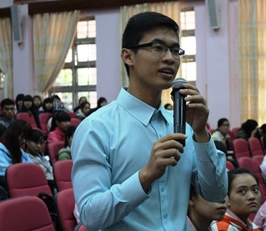 Sinh viên Trường Đại học Bách khoa Đà Nẵng đặt câu hỏi cho phí 