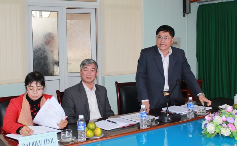 Đồng chí Phạm Minh Tấn, TRưởng Ban Tuyên giáo Tỉnh ủy phát biểu ý kiến tại buổi làm việc