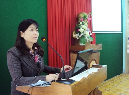 Giám đốc Trung tâm trợ giúp pháp lý Phạm Thị Minh Phương báo cáo tổng kết công tác năm 2014.