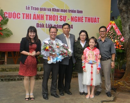Đồng nghiệp và....