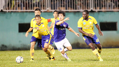Công Phượng (áo xanh) và đồng đội ở HA.Gia Lai được kỳ vọng sẽ có màn ra quân tưng bừng trước đối thủ quen mặt S. Khánh Hoà