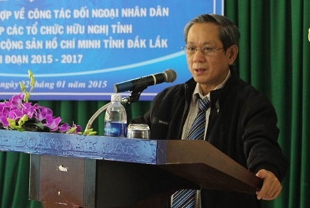 Chủ tịch Liên hiệp các tổ chức hữu nghị tỉnh Đinh Tiến Dũng phát biểu tại Lễ ký kết