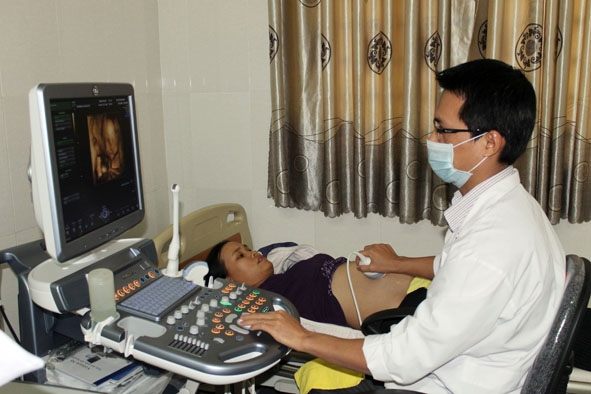 Siêu âm thai cho sản phụ bằng máy siêu âm màu 4D Voluson S6 tại Bệnh viện Đa khoa Thiện Hạnh.