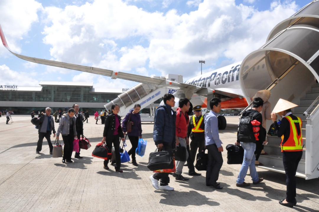 Hành khách lên chuyến bay Buôn Ma Thuột đi Hải Phòng