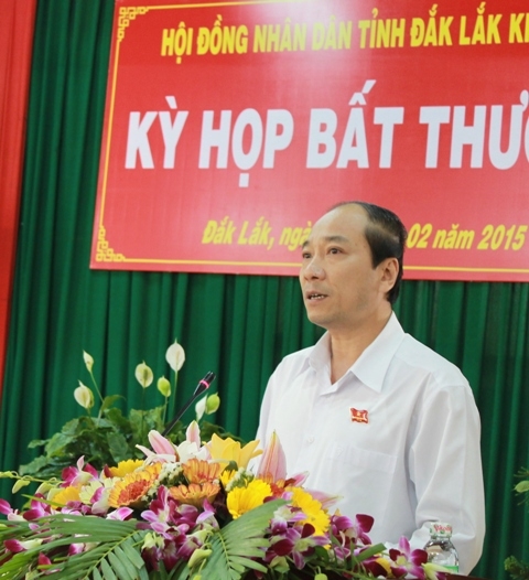 Tân Chủ tịch UBND tỉnh Phạm Ngọc Nghị phát biểu tại kỳ họp.