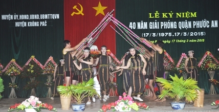 Văn nghệ chào mừng Kễ kỷ niệm.