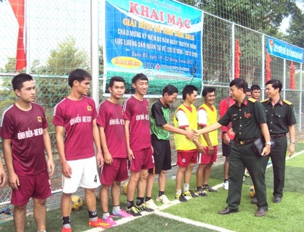Ban Tổ chức chúc mừng các đội thi đấu xuất sắc tại Giải.