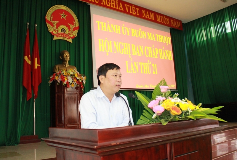 Bí thư Thành ủy Buôn Ma Thuột Nguyễn Viết Tượng phát biểu tại Hội nghị.