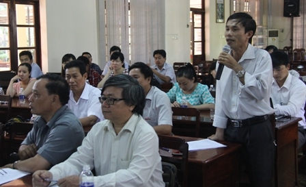 Phó Tổng Biên tập Báo Dak Lak Đinh Xuân Toản phát biểu ý kiến tại buổi giao ban báo chí