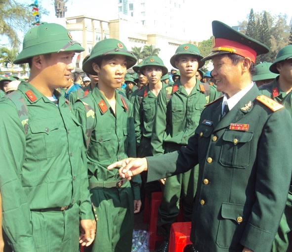 Các tân binh TP. Buôn Ma Thuột hăng hái lên đường, nhập ngũ,  làm nghĩa vụ quân sự đợt 1-2015.