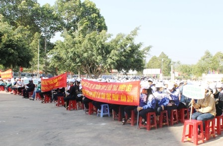 Đông đảo các tầng lớp nhân dân trên địa bàn huyện Cư M'gar tham gia lễ phát động.