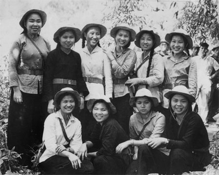 Những cán bộ nữ của Ngân hàng Nhà nước Việt Nam chi viện cho chiến trường miền Nam. (Ảnh: T.L)