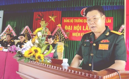 Thượng tá Trần Ngọc Sương, Chính ủy Trường Quân sự địa phương phát biểu khai mạc Đại hội.