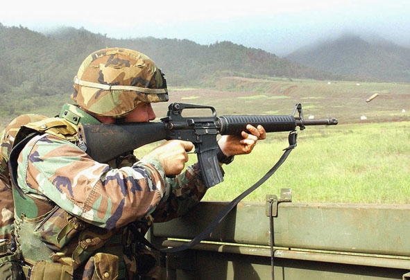 Súng trường M16 được lính Mỹ sử dụng  trong chiến tranh Việt Nam.