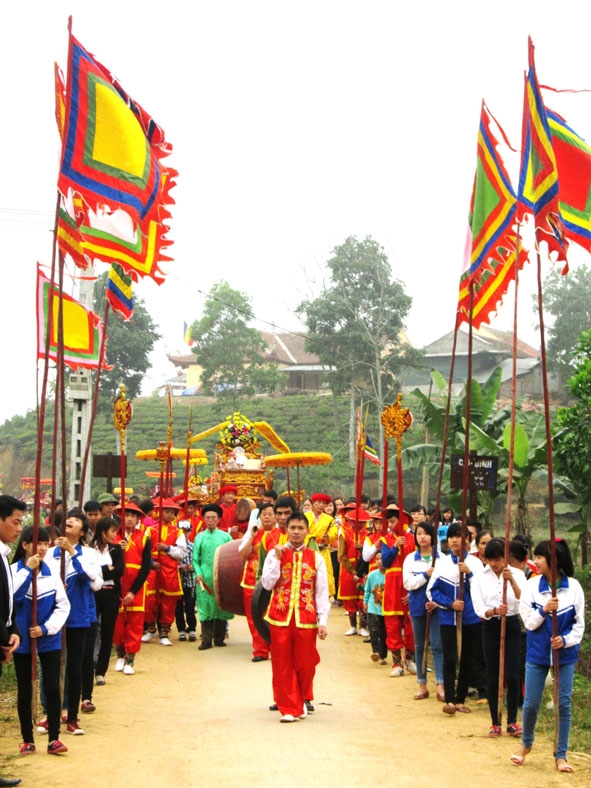 Lễ hội đền Chu Hưng (huyện Hạ Hòa, tỉnh Phú Thọ) nơi thờ một vị tướng thời Hùng Vương.